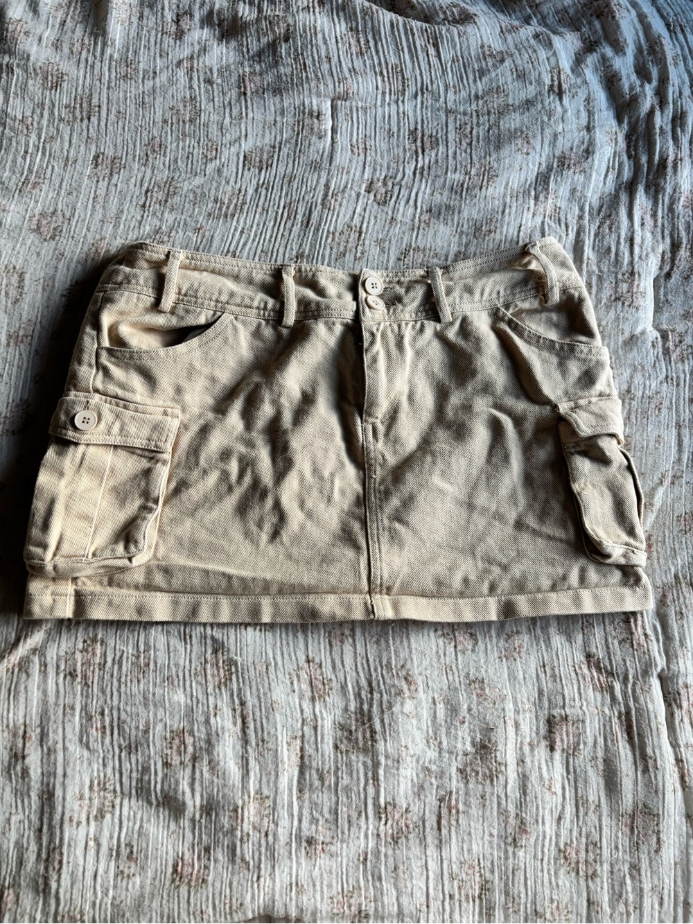 Edikted Women’s Cargo Mini Skirt in Beige